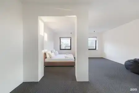 Современный коттедж с бассейном - 25