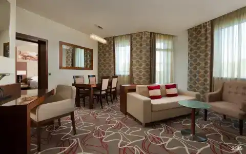 Sheraton Skypoint Luxe - 13