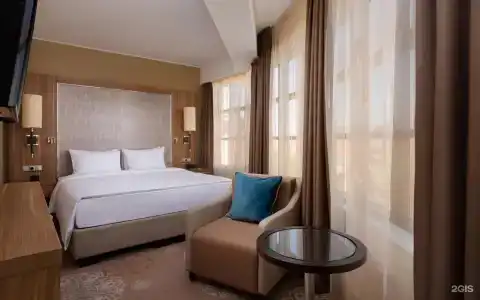DoubleTree by Hilton - 12