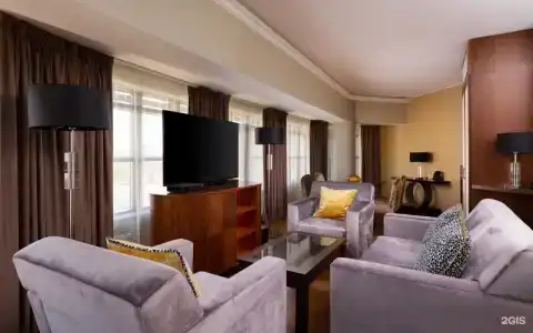 DoubleTree by Hilton - 17