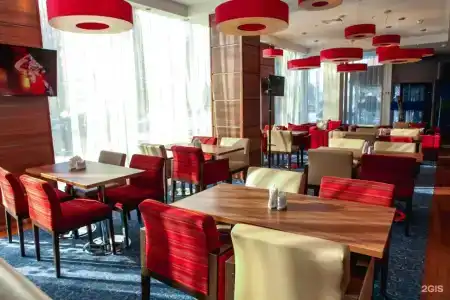 Hampton by Hilton - 3