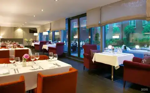 DoubleTree by Hilton - 61