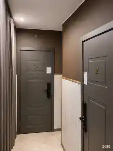 Avia House - 70