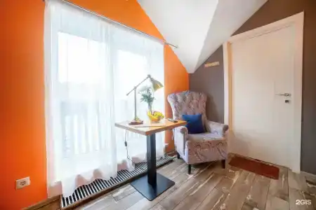 Avia House - 32