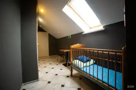 Avia House - 72