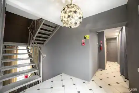 Avia House - 24
