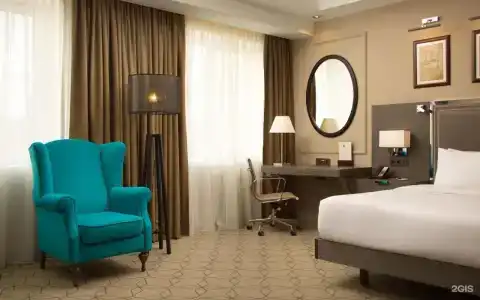 DoubleTree by Hilton - 10