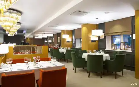 DoubleTree by Hilton - 5