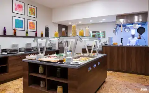 DoubleTree by Hilton - 7