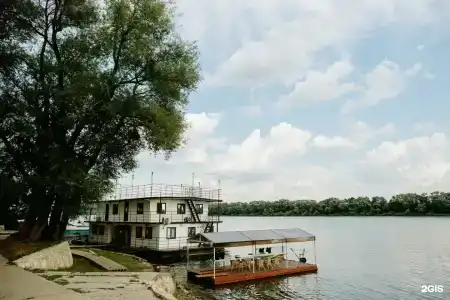 Дебаркадер базы отдыха Мастер - 18