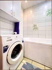 Маклакова, 52 - 20