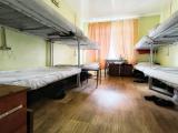 Кровать в 8-местном общем мужском номере