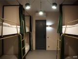 Кровать в общем 6-местном номере для мужчин и женщин