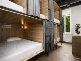Двухместная капсула в 6-ти местном мужском номере