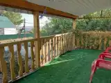Коттедж с балконом и с красивым видом из окна