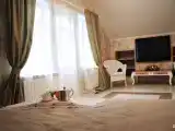 Люкс c 1 комнатой с балконом и с красивым видом из окна