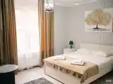 Трёхместный номер с двуспальной кроватью и диван-кроватью