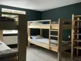 Четырехместный номер с двухъярусными кроватями
