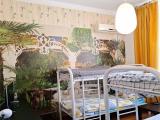 Кровать в номере эконом с двумя двухъярусными кроватями