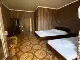 Трехместный номер с двуспальной и односпальной кроватями