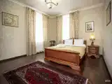 Комната делюкс с 1 двуспальной кроватью Светлая спальня (общие удобства)