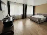 Номер люкс улучшенный с 1 двуспальной кроватью (с завтраком)
