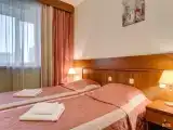 Трехместный номер эконом с общей ванной комнатой