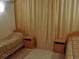 Номер стандарт с 2 односпальными кроватями в коттедже