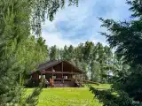Большой коттедж у озера