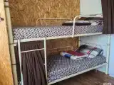 Кровать верхняя в 8-местном общем женском номере