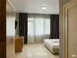 Двухместный номер Стандарт (корпус С) c 1 комнатой с видом на парк (двуспальная кровать)