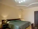 Двухместный номер (корпус Д, №1/2) Стандарт с террасой (двуспальная кровать)