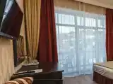 Двухместный номер (корпус А) Стандарт с балконом и с видом на горы (двуспальная кровать)