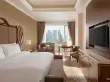 Делюкс с одной большой кроватью