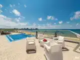 Апартаменты с бассейном с видом на море