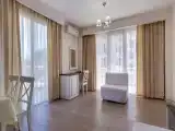 220 Семейный номер "Апартаменты"  с 1-спальней и 2-комната студия (с кухней), с балконом и видом на бассейн на 5-6 человек, №220,