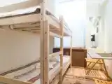Номер эконом-класса с двухъярусной кроватью