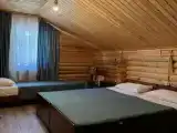 Номер комфорт с 1 односпальной и 1 двуспальной кроватью №5