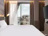 Люкс с видом на Арбат с одной большой кроватью