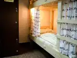 Кровать в 8-местном  женском номере (удобства на этаже)
