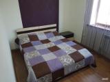 Кровать в общем номере (женский номер) с красивым видом из окна