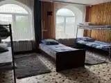 Кровать в 8-местном общем номере