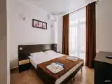 Полулюкс двухместный с балконом (вид на стенку)