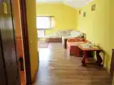 Двухместный номер "стандарт" с 1-й  двусп. кроватью и доп. местом (диван)