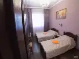 Номер улучшенный семейный с 1 односпальной и 1 двуспальной кроватью