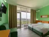 Двухместный номер Стандартный c 1 комнатой с балконом (двуспальная кровать)