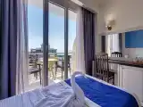 Двухместная комната с балконом и видом на бассейн