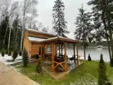 Четырёхместный коттедж Superior с балконом и с красивым видом из окна