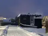 Коттедж с балконом и с красивым видом из окна