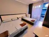 Номер стандарт эконом с 1 односпальной и 1 двуспальной кроватью
